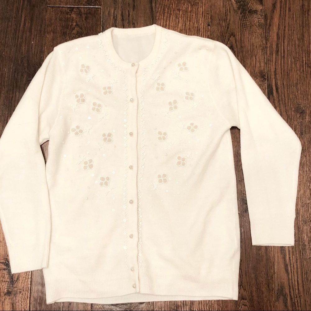 Beautiful vintage pearl button and beaded sweater